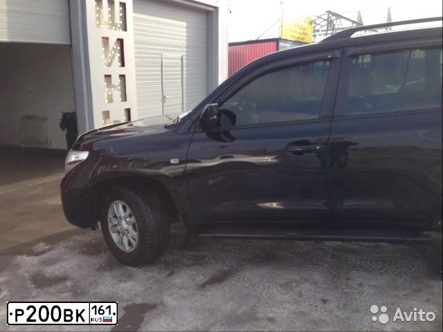Фото автомобиля TOYOTA LANDCRUISER 200, 2010 — госномер Р805ВУ05. Цвет: ЧЕРНЫЙ