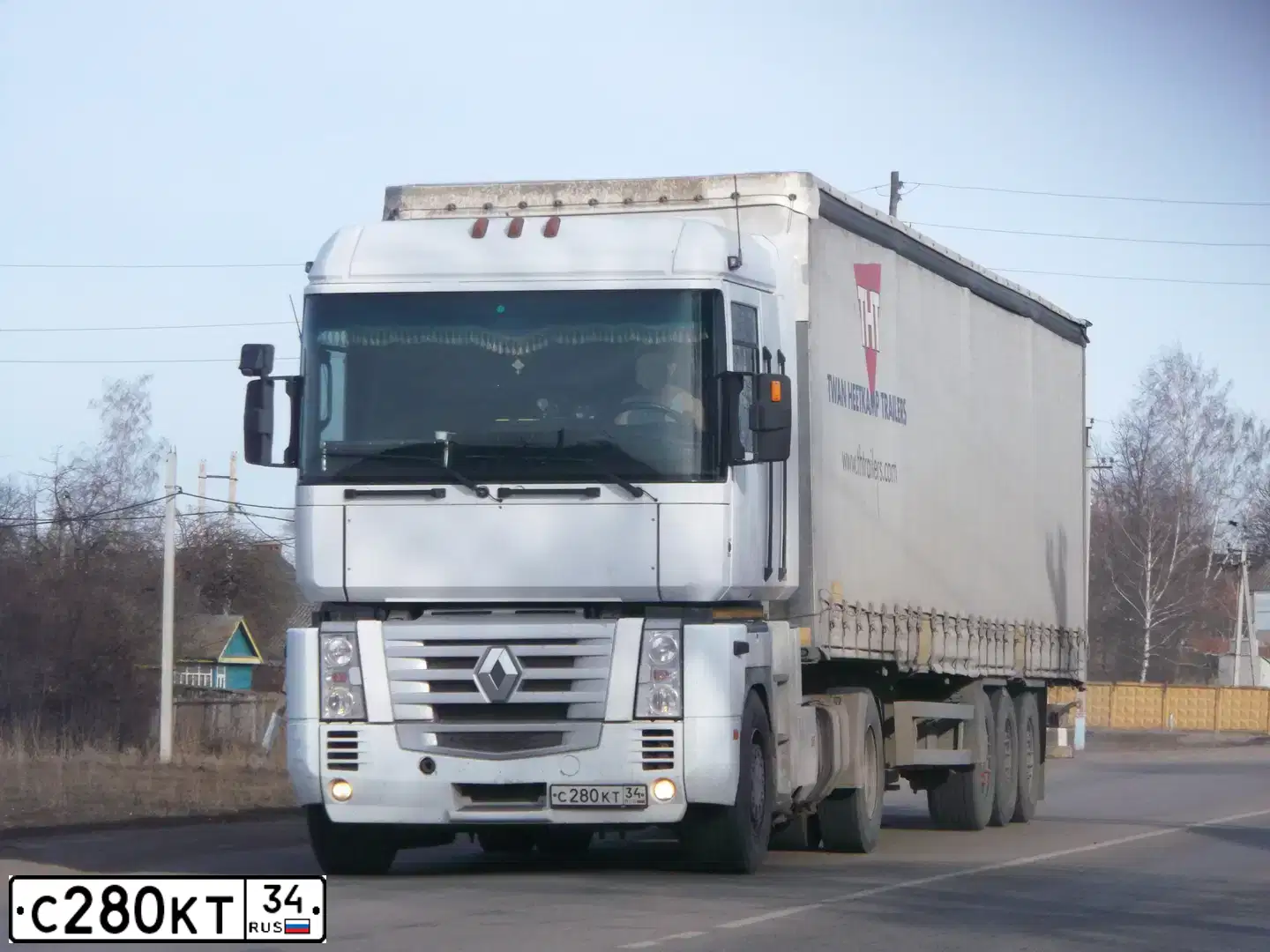 Фото автомобиля RENAULT MAGNUM, 2002 — госномер О319ТК05. Цвет: Белый