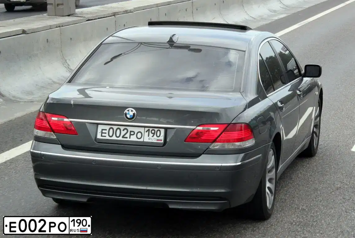 Фото автомобиля BMW SERIE 7, 2007 — госномер Е002РО190. Цвет: СЕРЫЙ ТЕМНЫЙ
