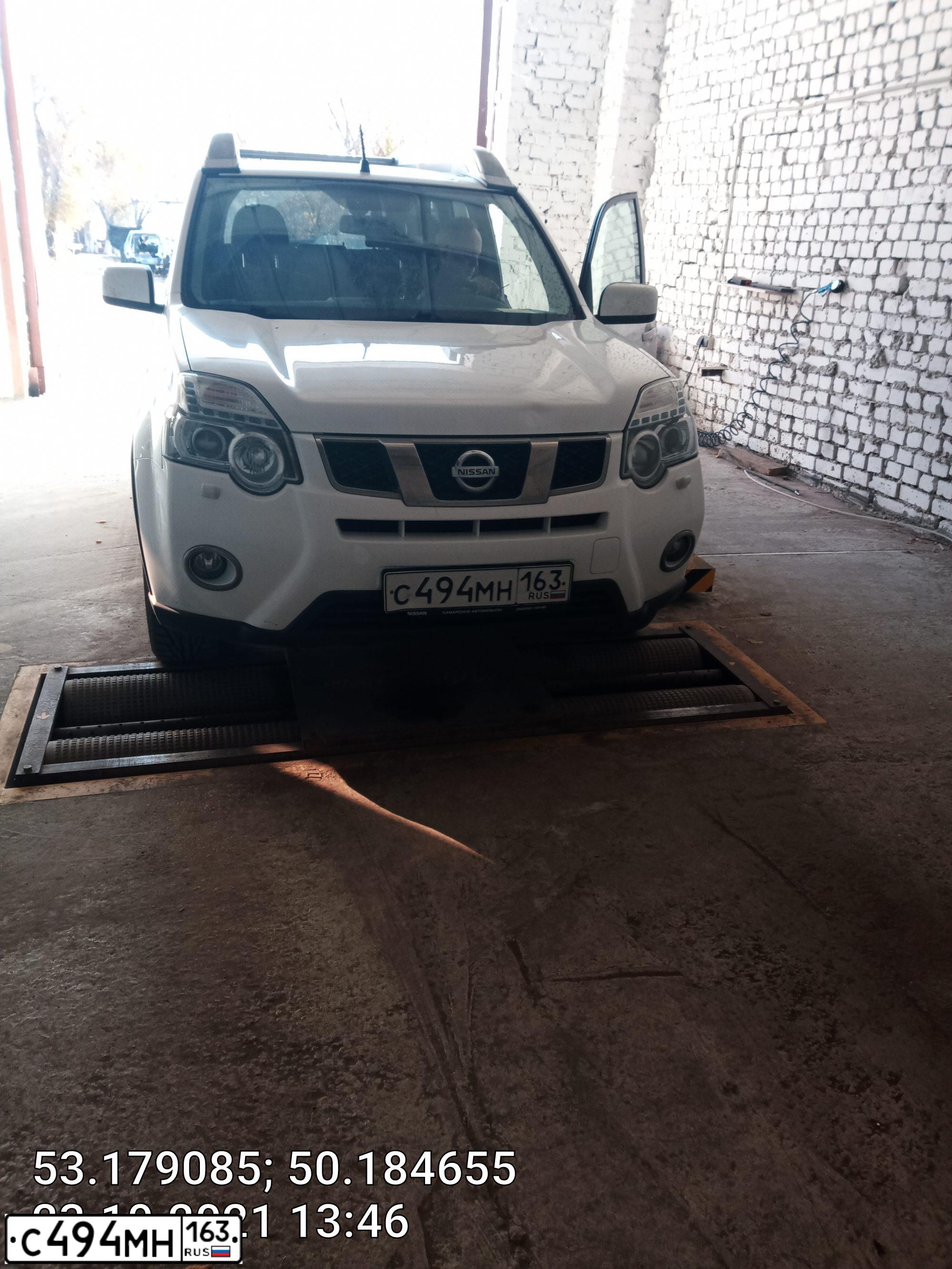 Фото автомобиля NISSAN X-TRAIL, 2012 — госномер С494МН163. Цвет: БЕЛЫЙ