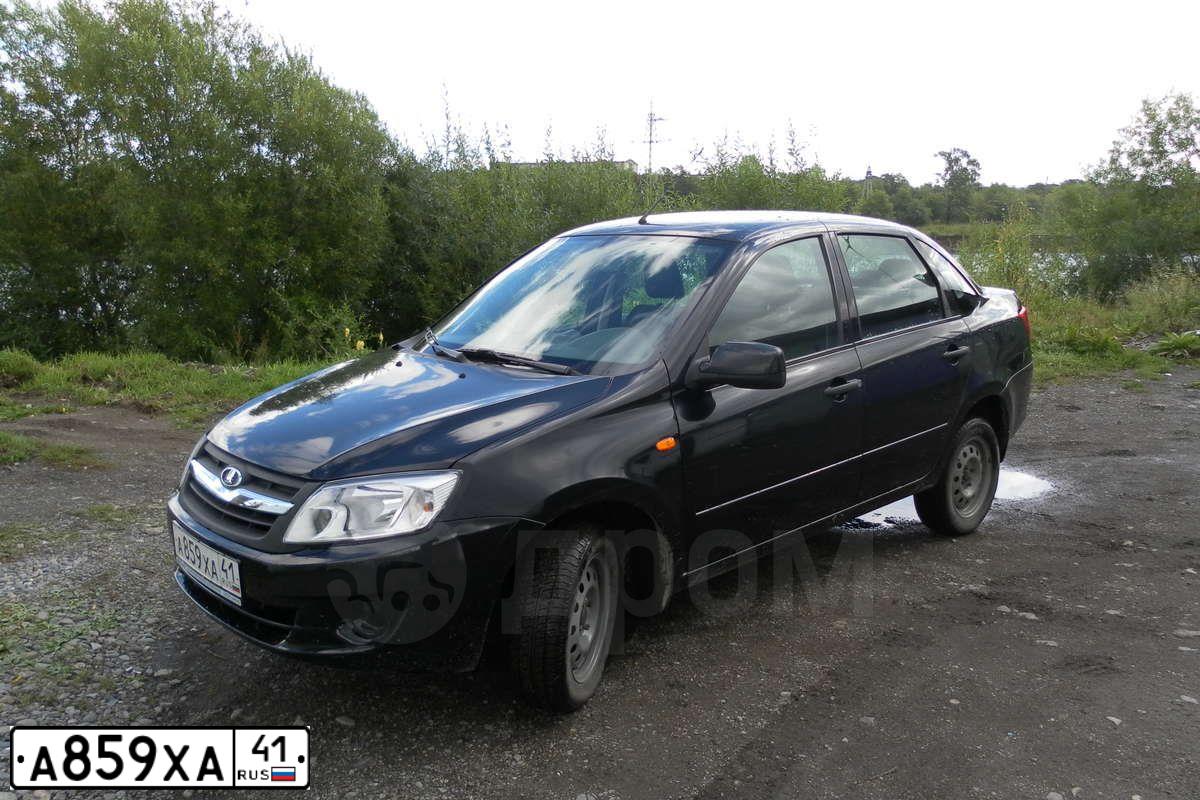Фото автомобиля ЛАДА ГРАНТА, 2012 — госномер Р562ОХ70. Цвет: Сине-Черный