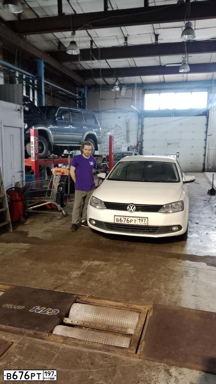 Фото автомобиля VOLKSWAGEN JETTA, 2011 — госномер С485АН550. Цвет: БЕЛЫЙ