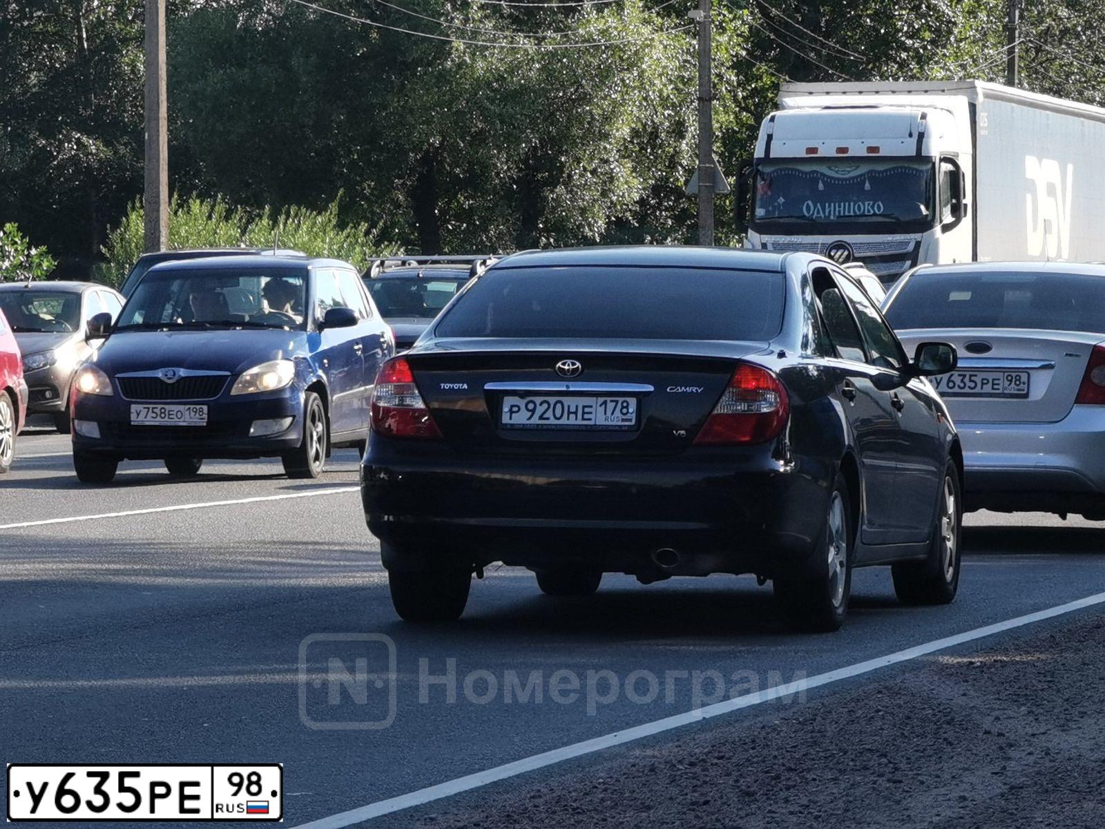 Фото автомобиля FORD FOCUS, 2008 — госномер У635РЕ98. Цвет: СЕРЕБРИСТЫЙ