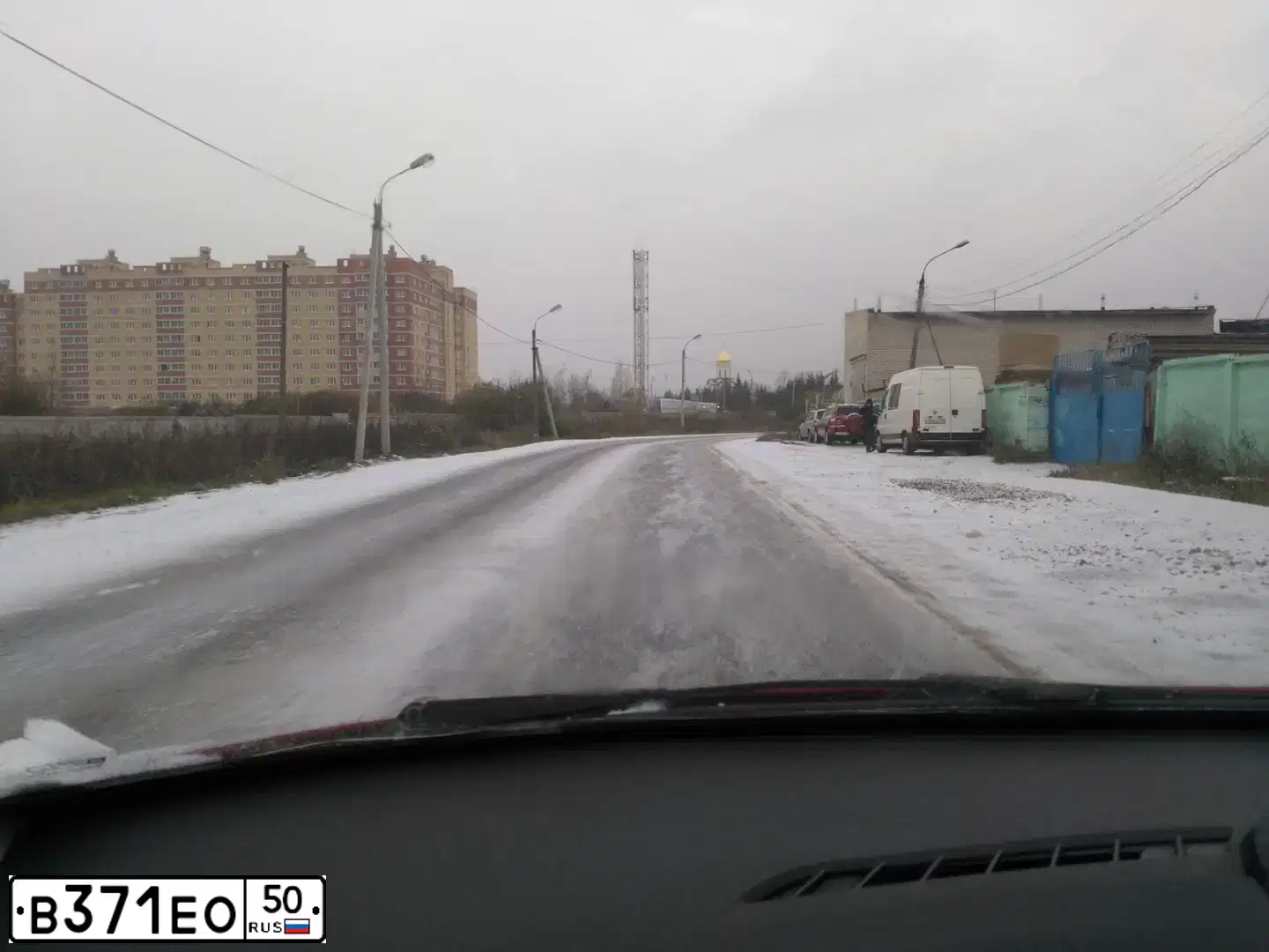 Фото автомобиля FORD FOCUS, 2009 — госномер В371ЕО50. Цвет: СИНИЙ ТЕМНЫЙ