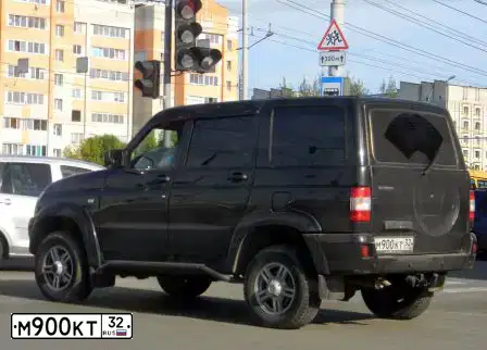 Фото автомобиля UAZ 3163 PATRIOT, 2012 — госномер М900КТ32. Цвет: АВАНТЮРИН МЕТАЛЛИК