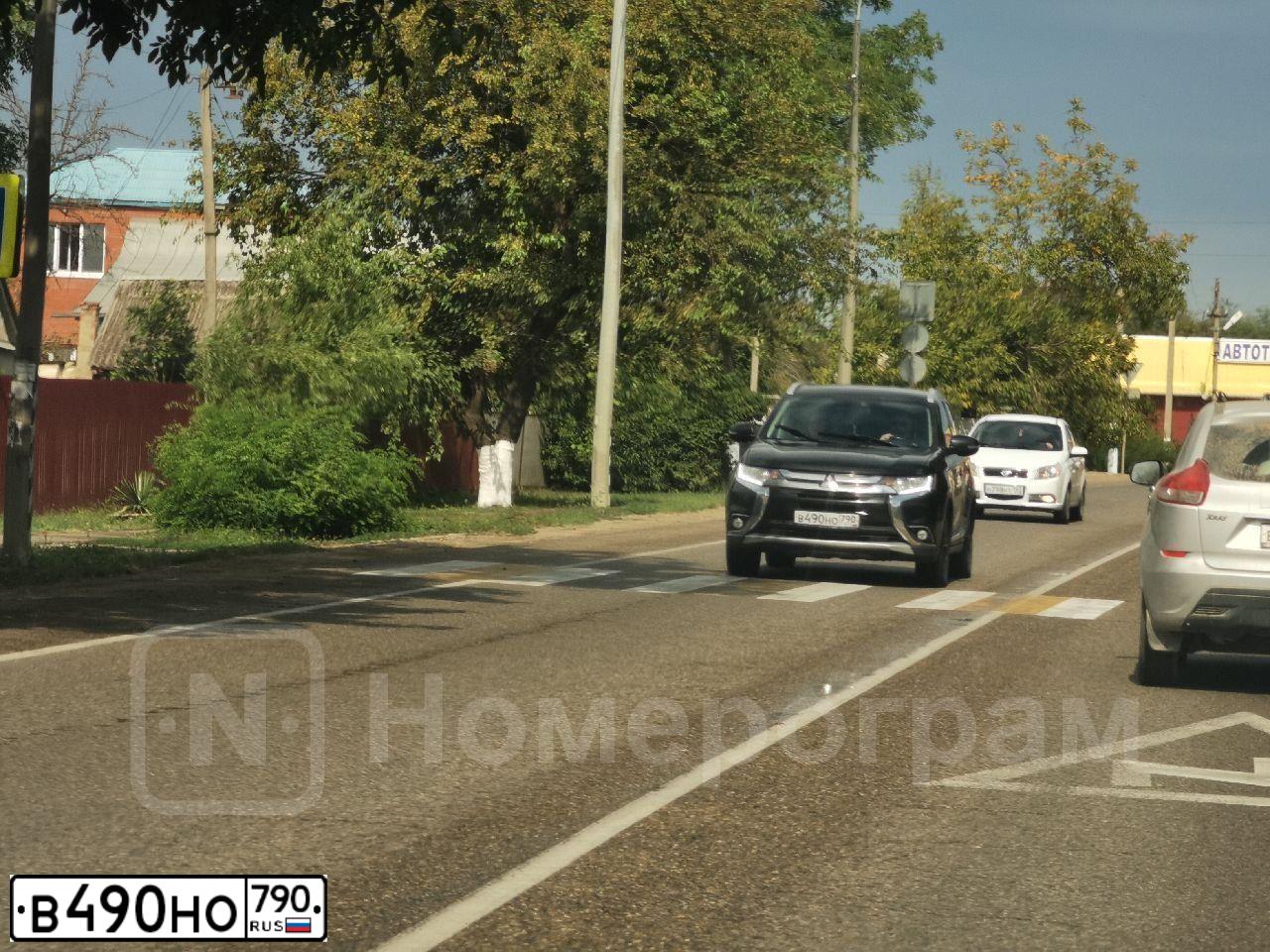 Фото автомобиля MITSUBISHI OUTLANDER, 2016 — госномер В490НО790. Цвет: ЧЕРНЫЙ