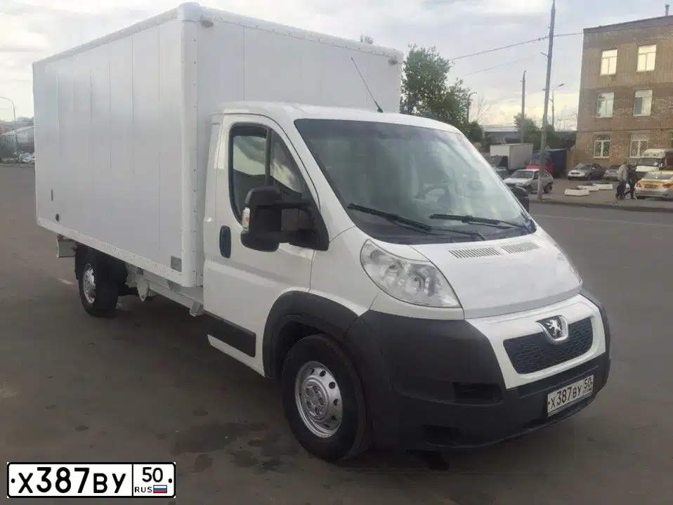 Фото автомобиля PEUGEOT BOXER, 2013 — госномер М506РВ750. Цвет: БЕЛЫЙ