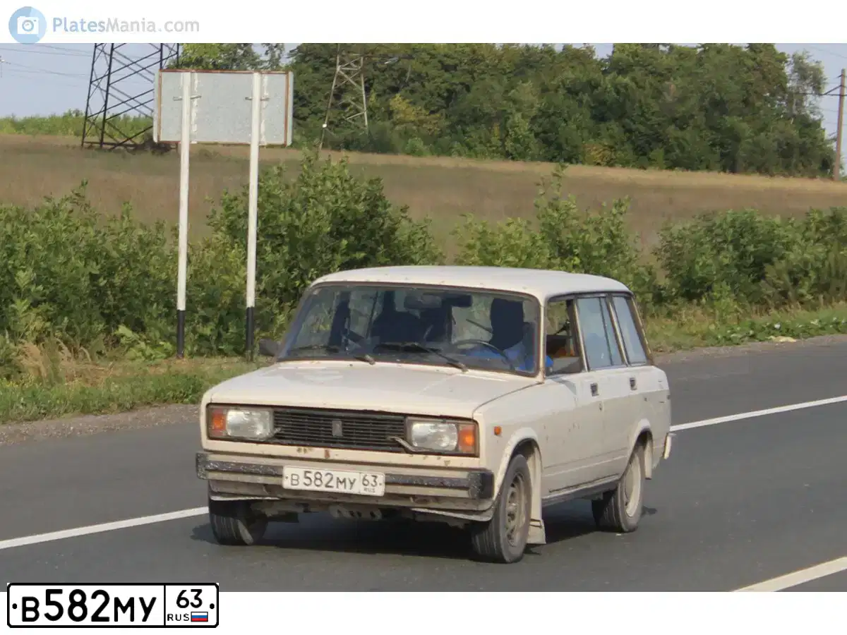 Фото автомобиля LADA 2104, 1996 — госномер В582МУ63. Цвет: САФАРИ