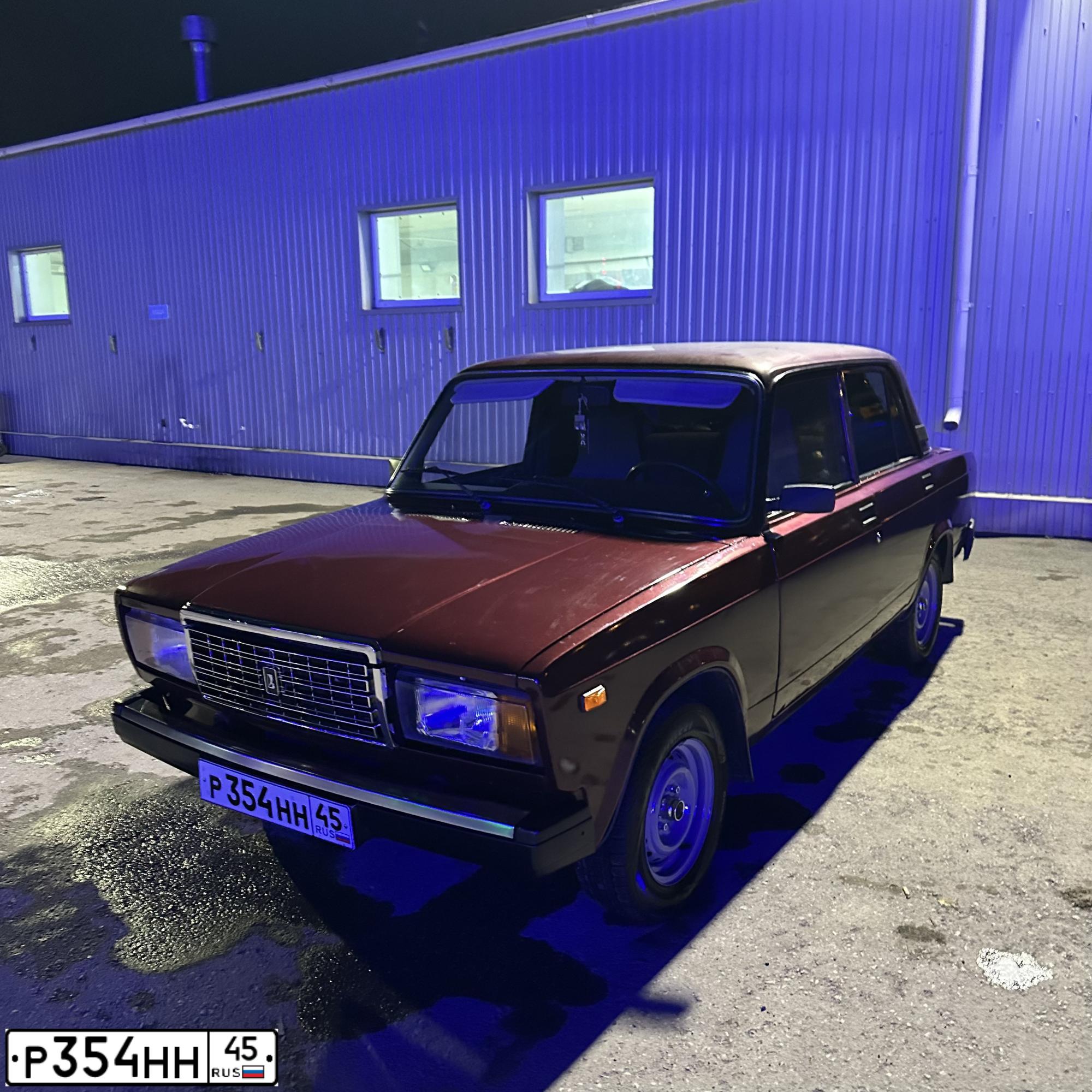 Фото автомобиля LADA 2107 LADA, 2012 — госномер Р354НН45. Цвет: СЕРЕБРИСТО-КРАСНЫЙ