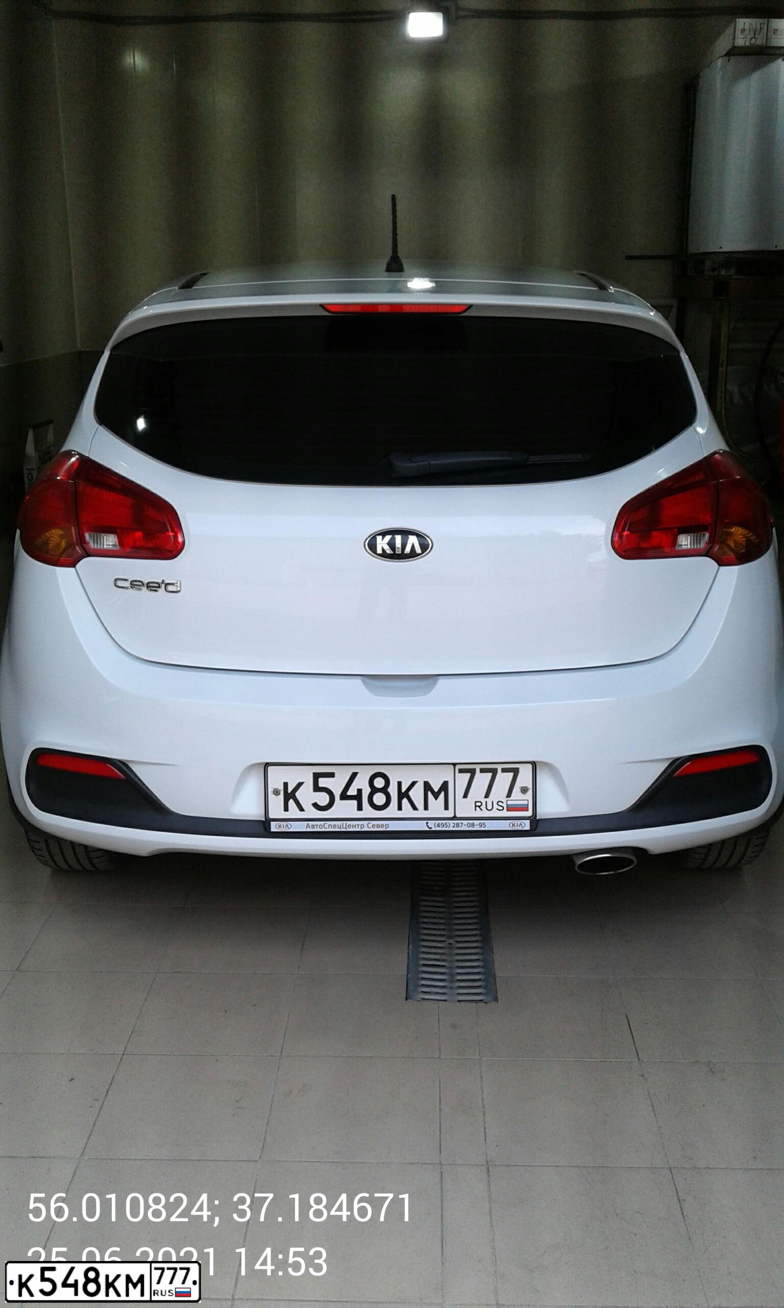 Фото автомобиля KIA CEE'D, 2014 — госномер К548КМ777. Цвет: БЕЛЫЙ