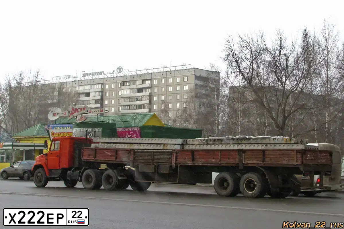Фото автомобиля ZIL 133 /6X4/, 2000 — госномер Х222ЕР22. Цвет: КРАСНЫЙ