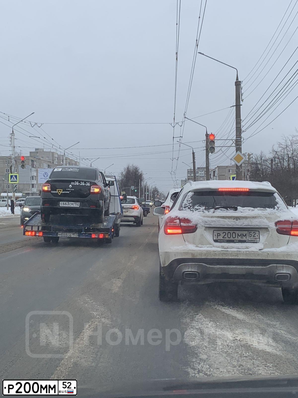 Фото автомобиля UAZ 3741, 2002 — госномер Е002СА152. Цвет: КОМБИНИРОВАННЫЙ БЕЖЕВЫЙ-ЧЕРНО-ЗЕЛЕНЫЙ