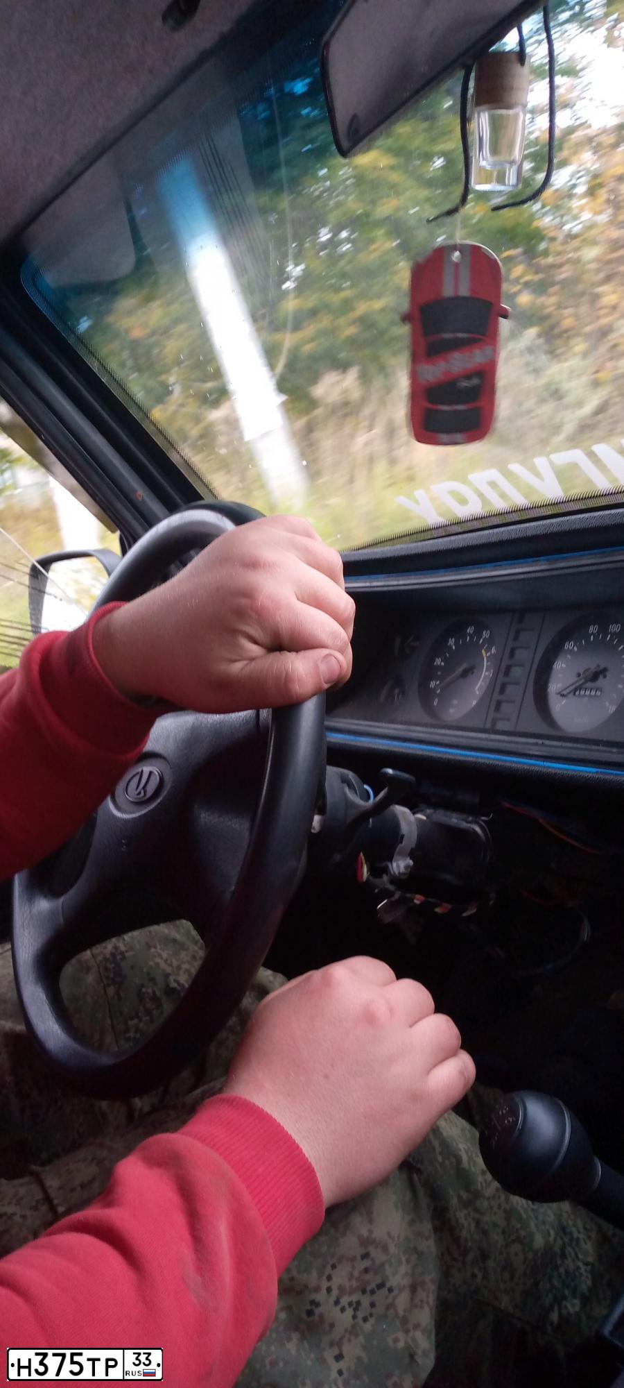 Фото автомобиля LADA 2105 LADA, 1999 — госномер Н375ТР33. Цвет: ТЕМНО-БОРДОВЫЙ
