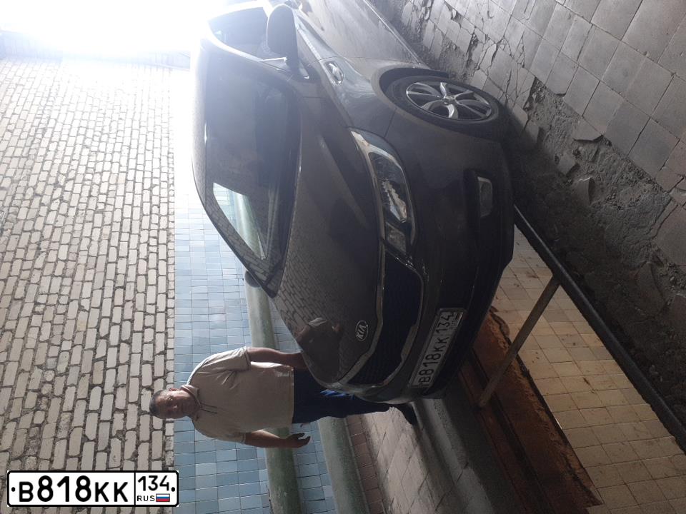 Фото автомобиля KIA RIO, 2015 — госномер В818КК134. Цвет: Коричневый