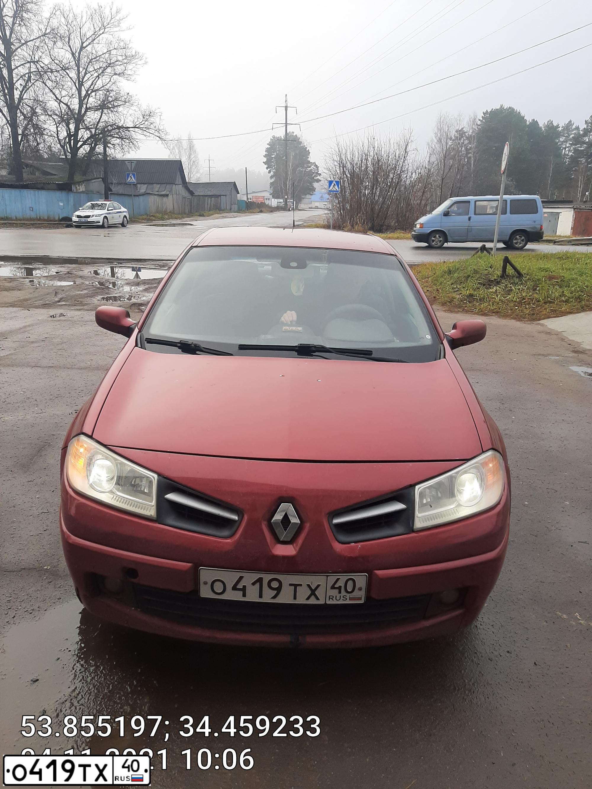 Фото автомобиля RENAULT MEGANE, 2008 — госномер Н919НТ40. Цвет: Красный