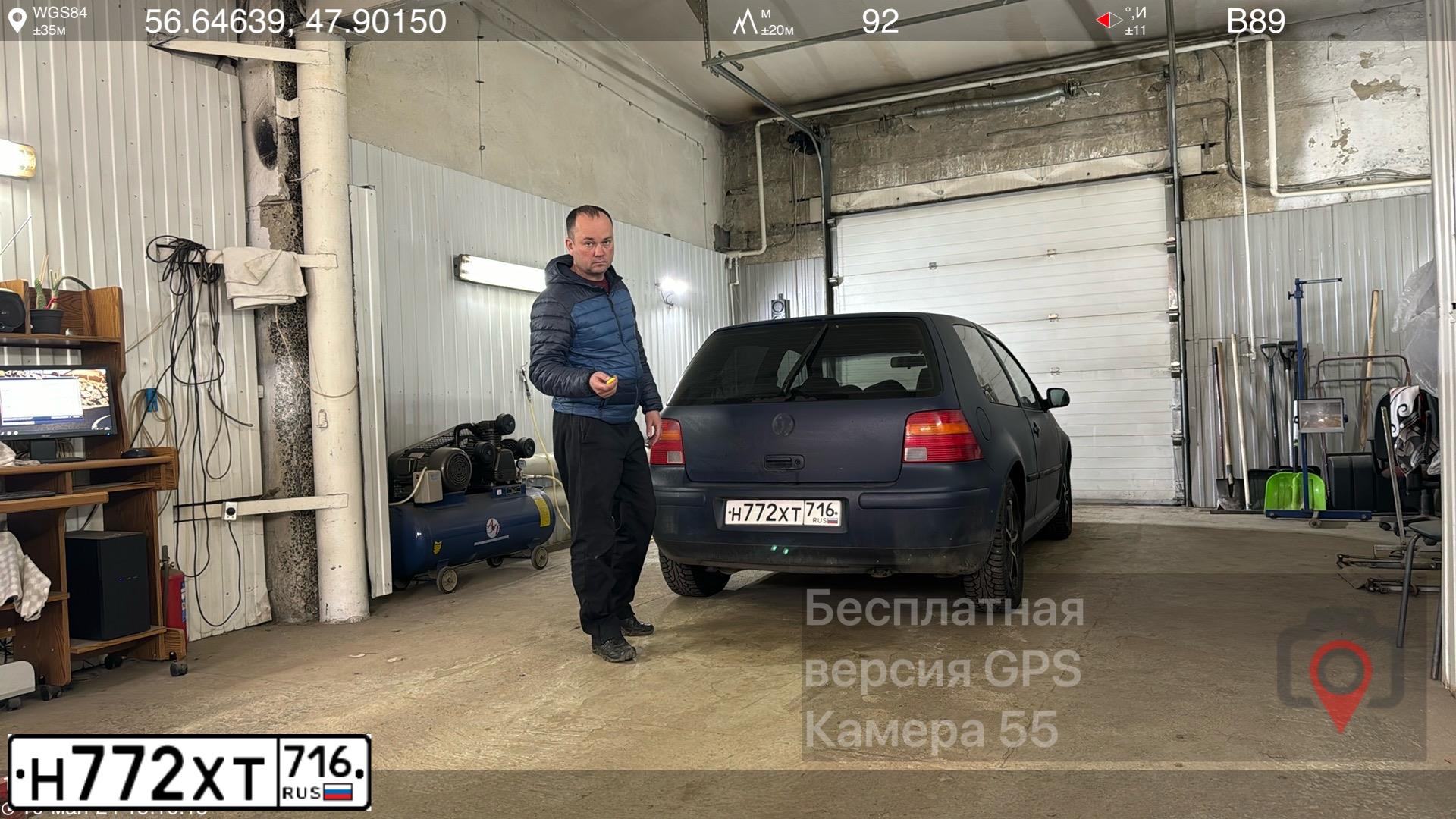 Фото автомобиля VOLKSWAGEN GOLF, 1999 — госномер Е845НА138. Цвет: синий