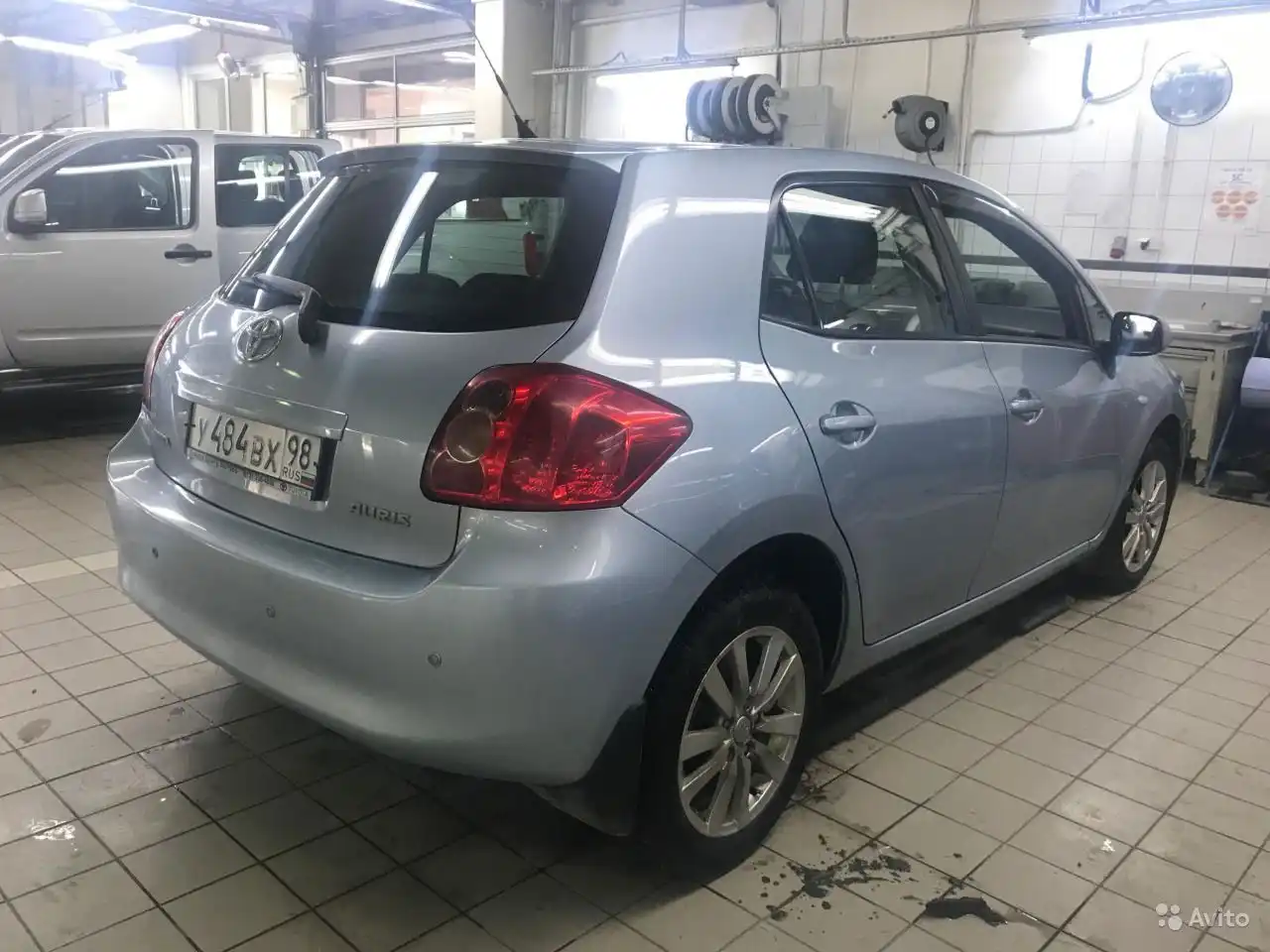 Фото автомобиля TOYOTA AURIS, 2008 — госномер А677АН198. Цвет: СВЕТЛО-ГОЛУБОЙ