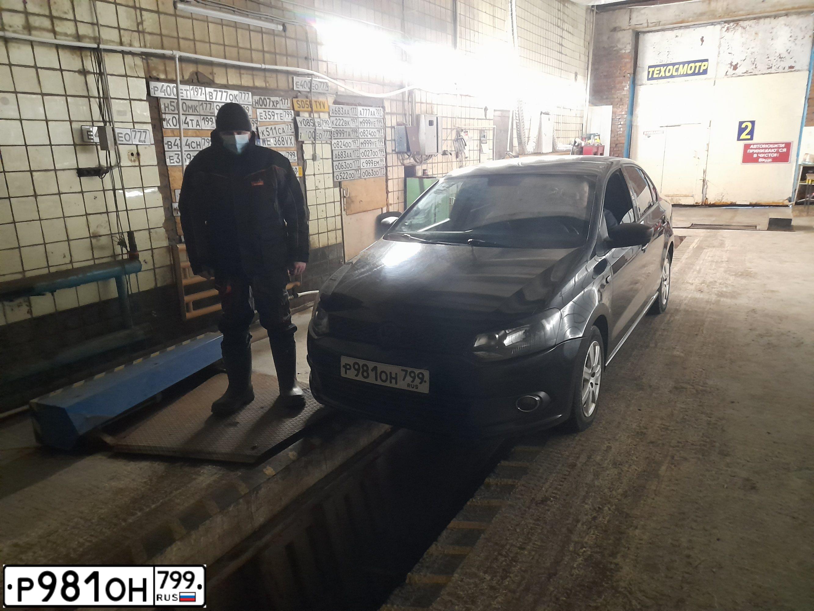 Фото автомобиля VOLKSWAGEN POLO, 2012 — госномер У204РР71. Цвет: ЧЕРНЫЙ