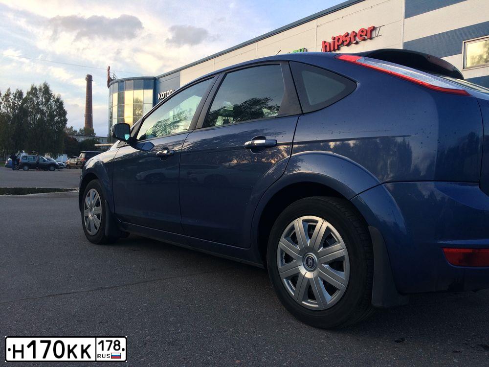 Фото автомобиля FORD FOCUS, 2008 — госномер Н170КК178. Цвет: синий