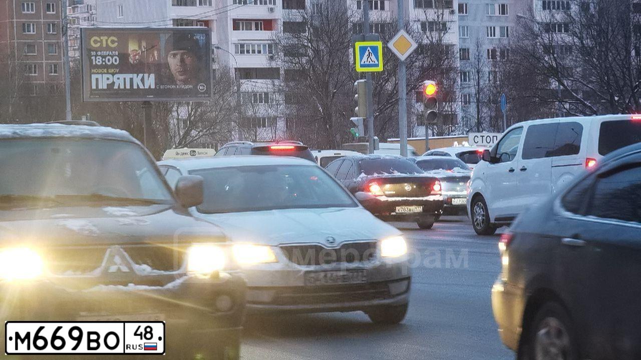 Фото автомобиля MITSUBISHI PAJERO SPORT, 2007 — госномер М669ВО48. Цвет: ТЕМНО-СЕРЫЙ