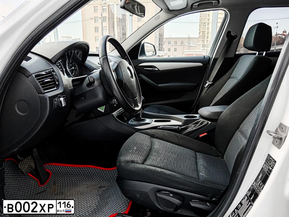 Фото автомобиля BMW X1, 2012 — госномер Т429СР73. Цвет: Белый