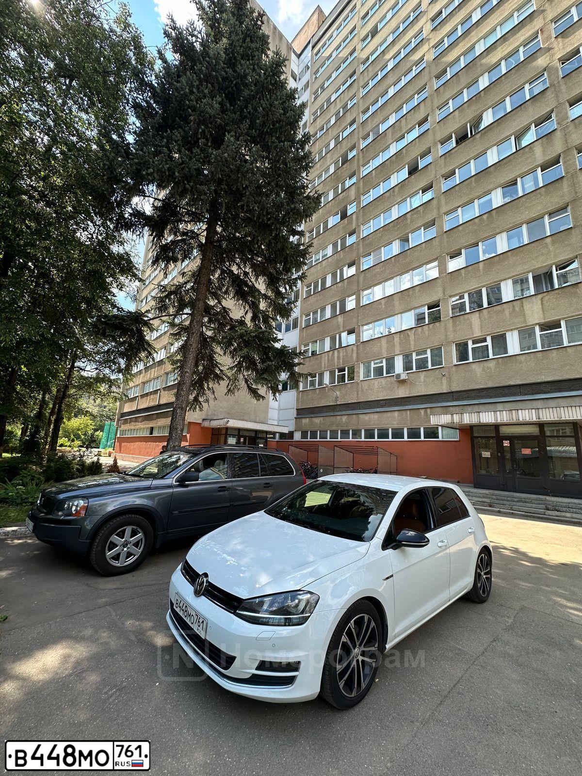 Фото автомобиля VOLKSWAGEN GOLF, 2015 — госномер В448МО761. Цвет: Белый