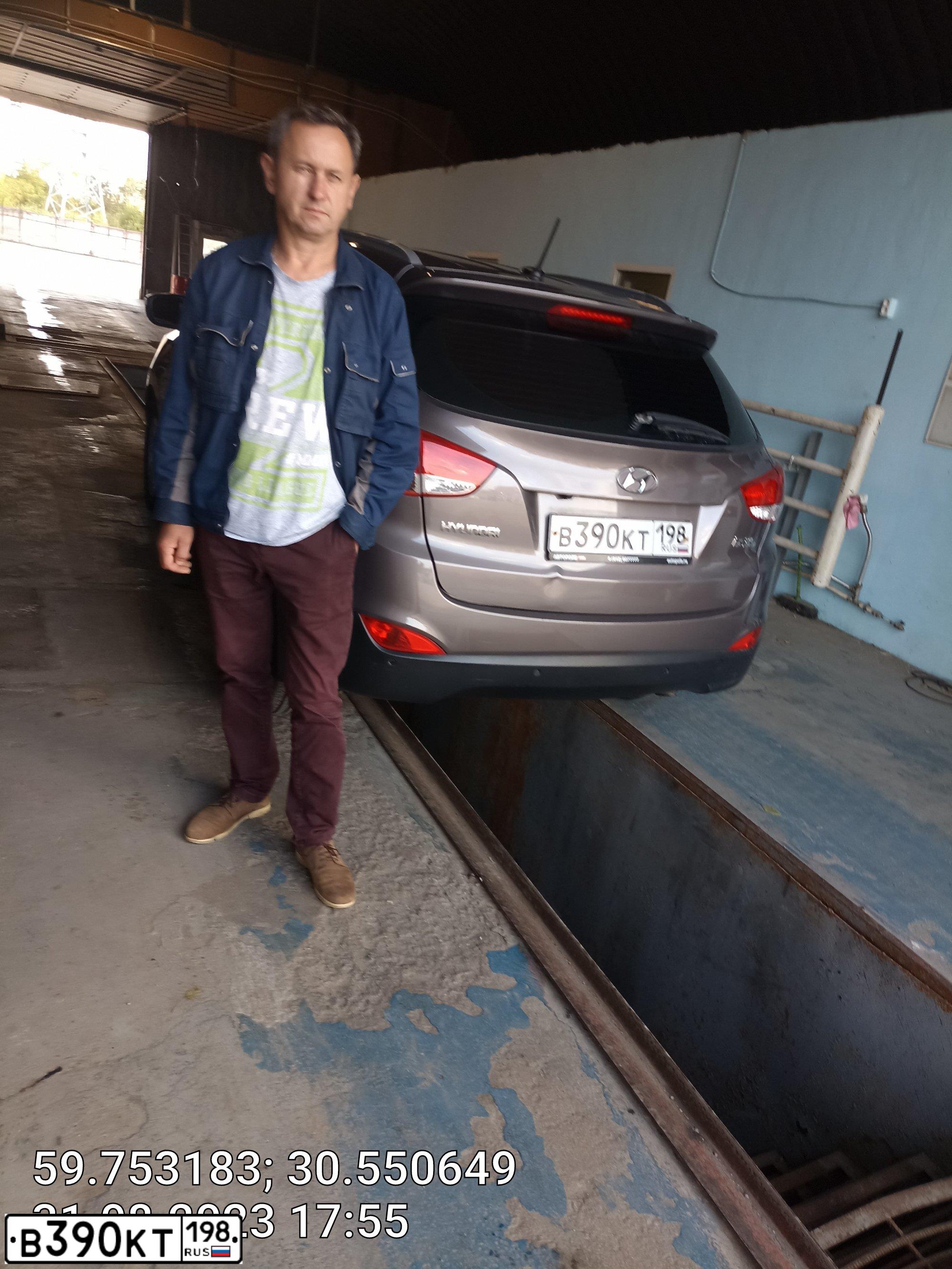 Фото автомобиля HYUNDAI IX35, 2012 — госномер Р178ХЕ190. Цвет: Коричневый