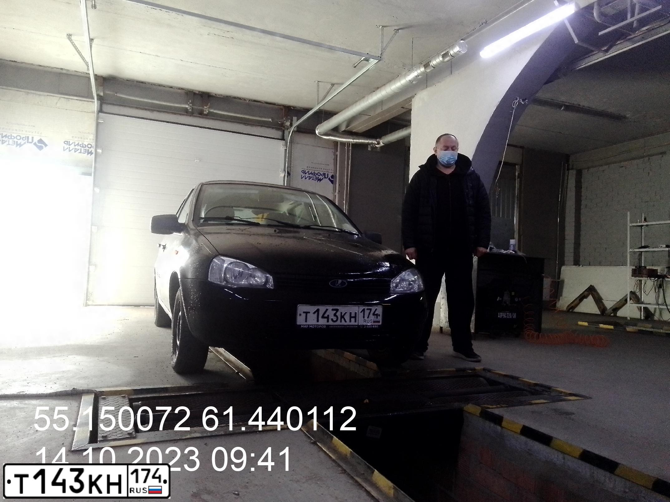 Фото автомобиля LADA 1119 KALINA, 2010 — госномер Т143КН174. Цвет: ЧЕРНЫЙ