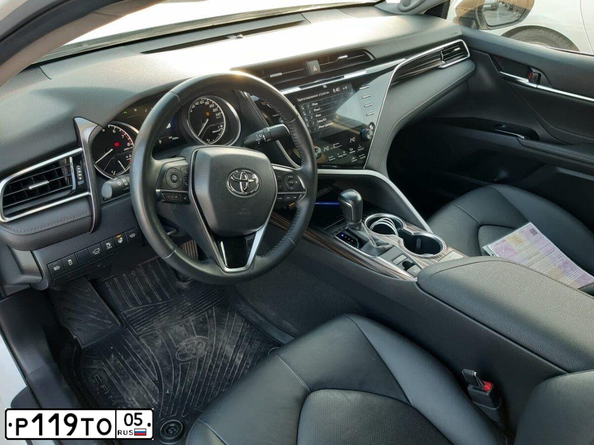 Фото автомобиля TOYOTA CAMRY, 2019 — госномер С240ЕЕ05