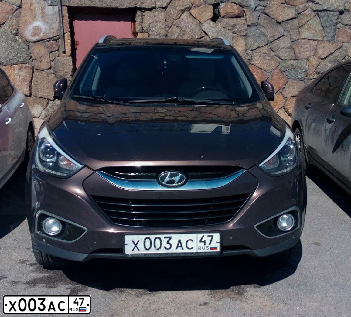 Фото автомобиля HYUNDAI IX35, 2014 — госномер Х003АС47. Цвет: Коричневый