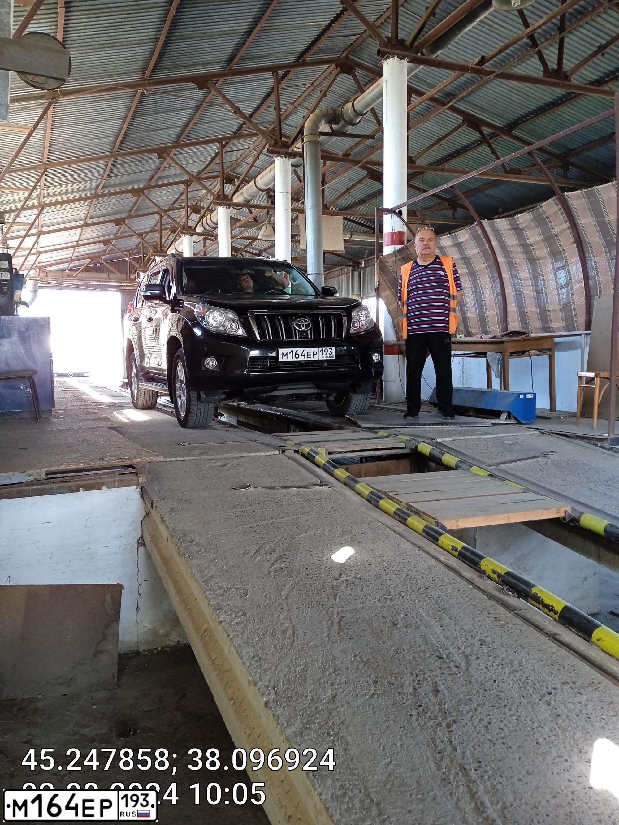 Фото автомобиля TOYOTA LANDCRUISER, 2012 — госномер Т001АА56. Цвет: ЧЕРНЫЙ