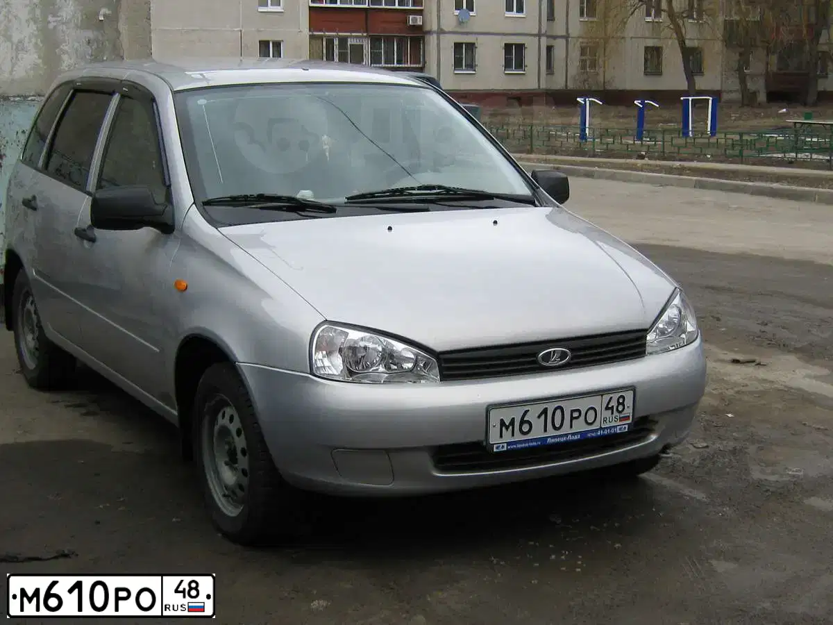 Фото автомобиля LADA 1117 KALINA, 2011 — госномер Р240КК48. Цвет: Серебристый