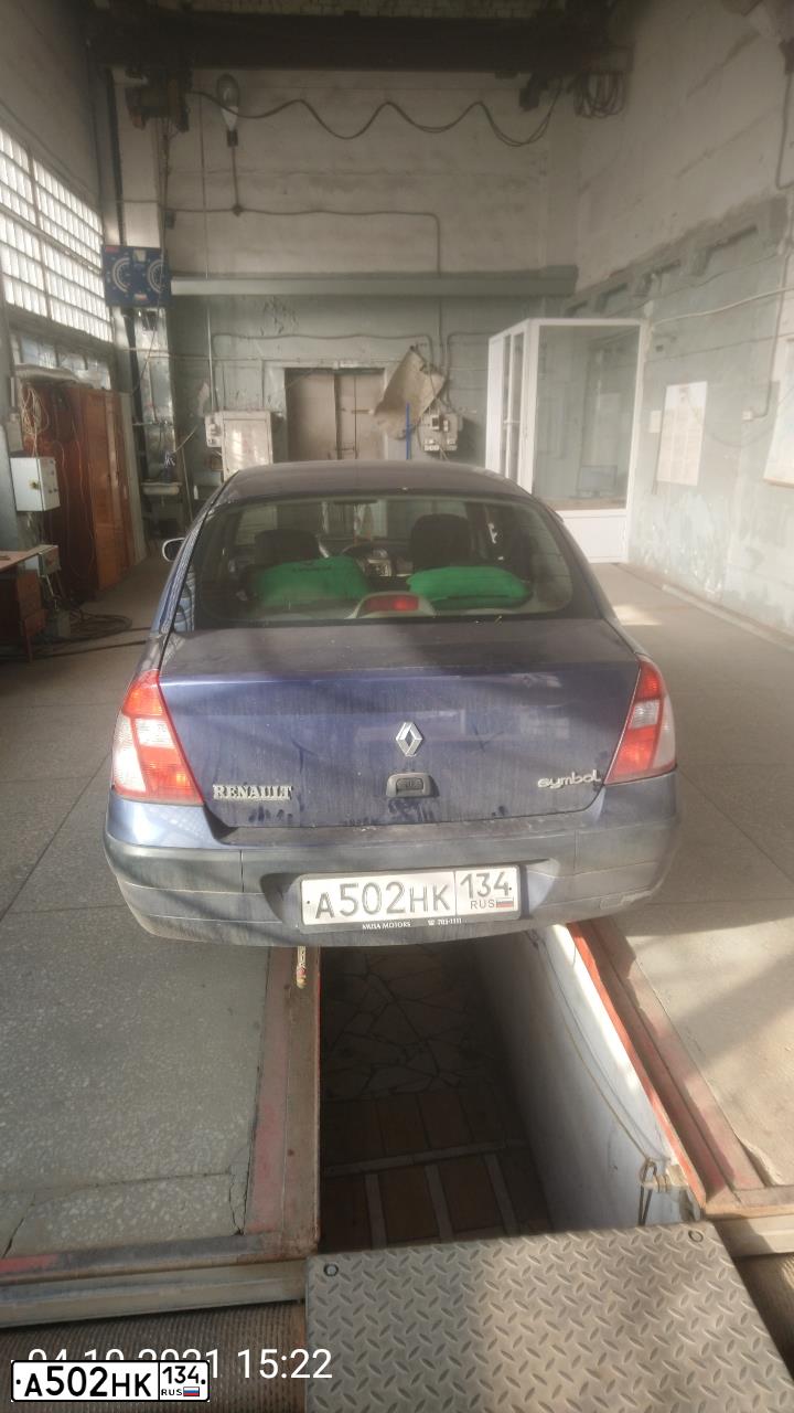 Фото автомобиля RENAULT SYMBOL, 2004 — госномер К825ТТ134. Цвет: синий
