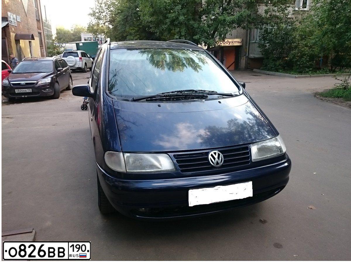Фото автомобиля FORD FOCUS, 2010 — госномер О826ВВ190. Цвет: ФИОЛЕТОВЫЙ