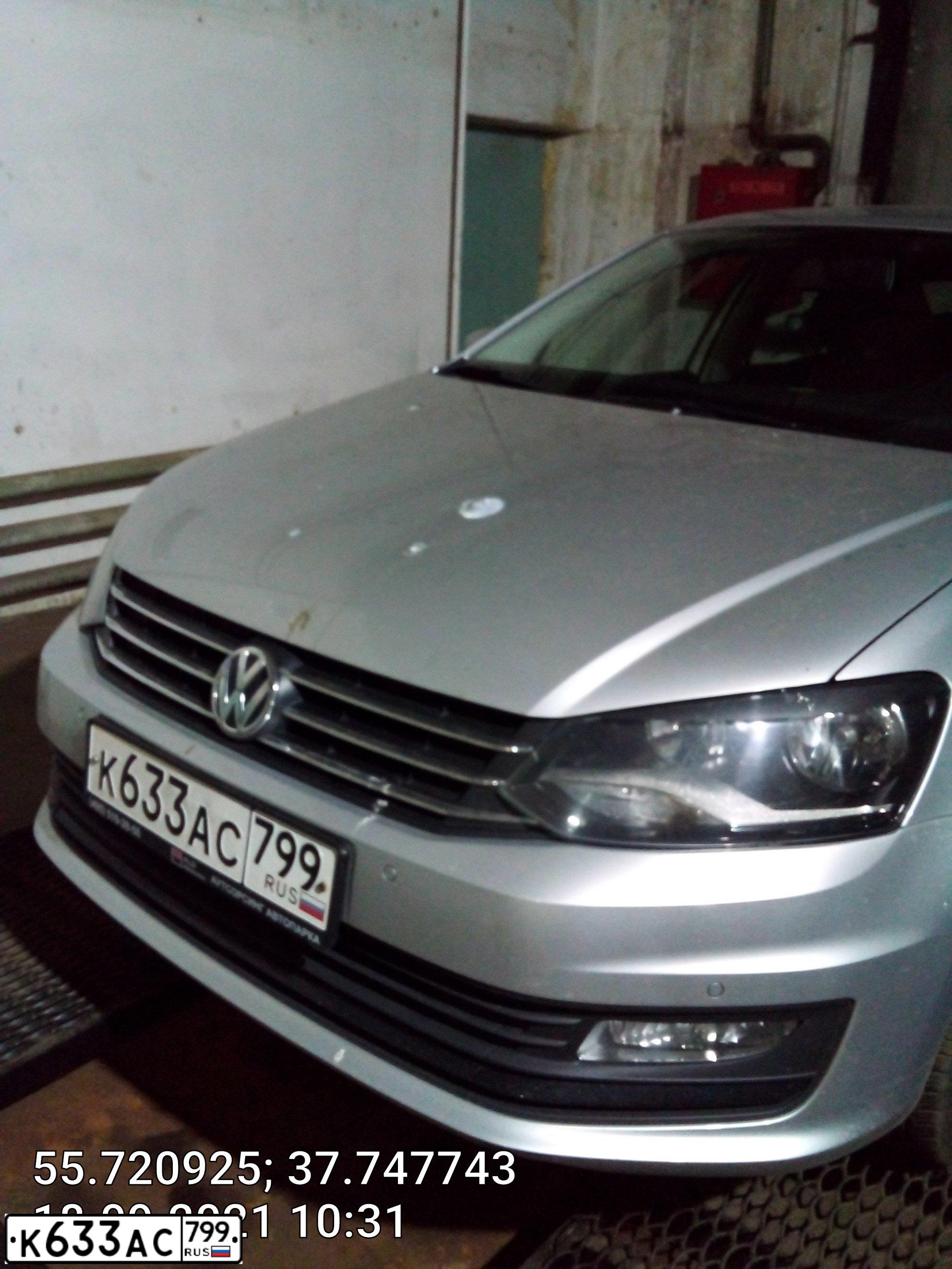 Фото автомобиля VOLKSWAGEN POLO, 2017 — госномер К633АС799. Цвет: Серебристый