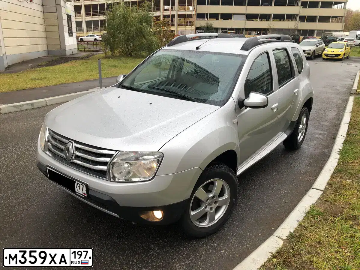 Фото автомобиля RENAULT DUSTER, 2012 — госномер М359ХА197. Цвет: СВЕТЛО-СЕРЫЙ