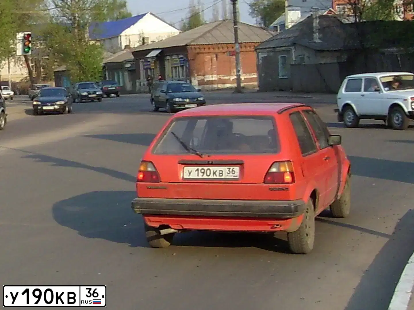 Фото автомобиля VOLKSWAGEN GOLF, 1986 — госномер У190КВ36. Цвет: КРАСНЫЙ