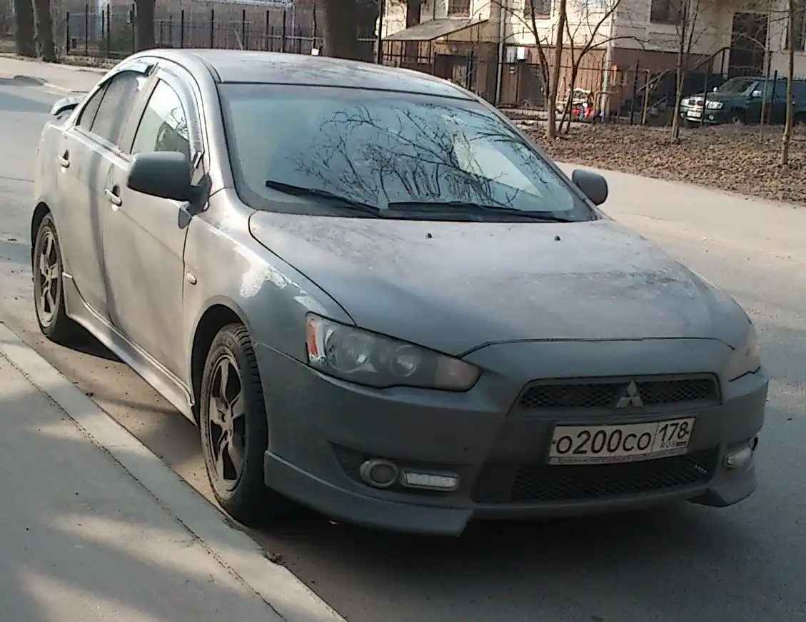 Фото автомобиля MITSUBISHI LANCER, 2008 — госномер О200СО178. Цвет: СЕРЫЙ