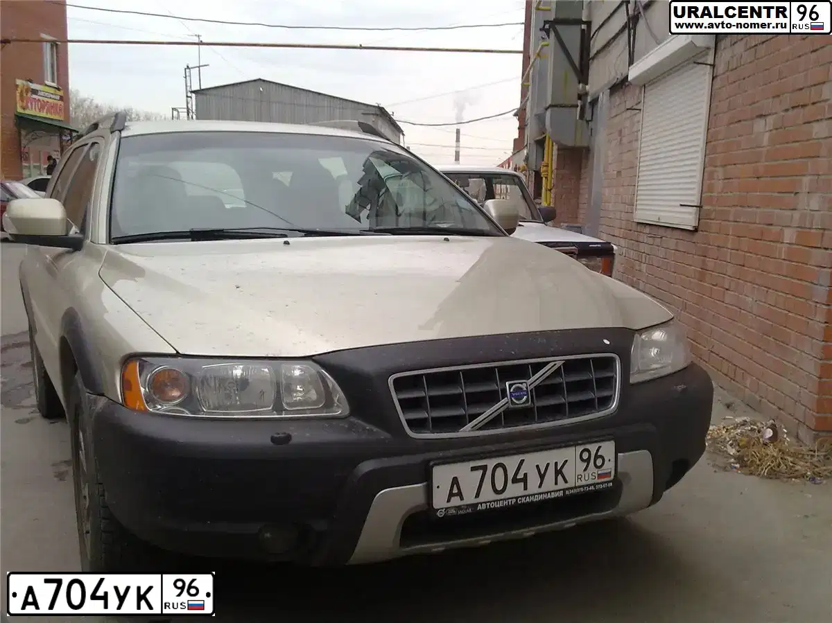 Фото автомобиля VOLVO XC70, 2007 — госномер А704УК96. Цвет: СВЕТЛО-ЗЕЛЕНЫЙ