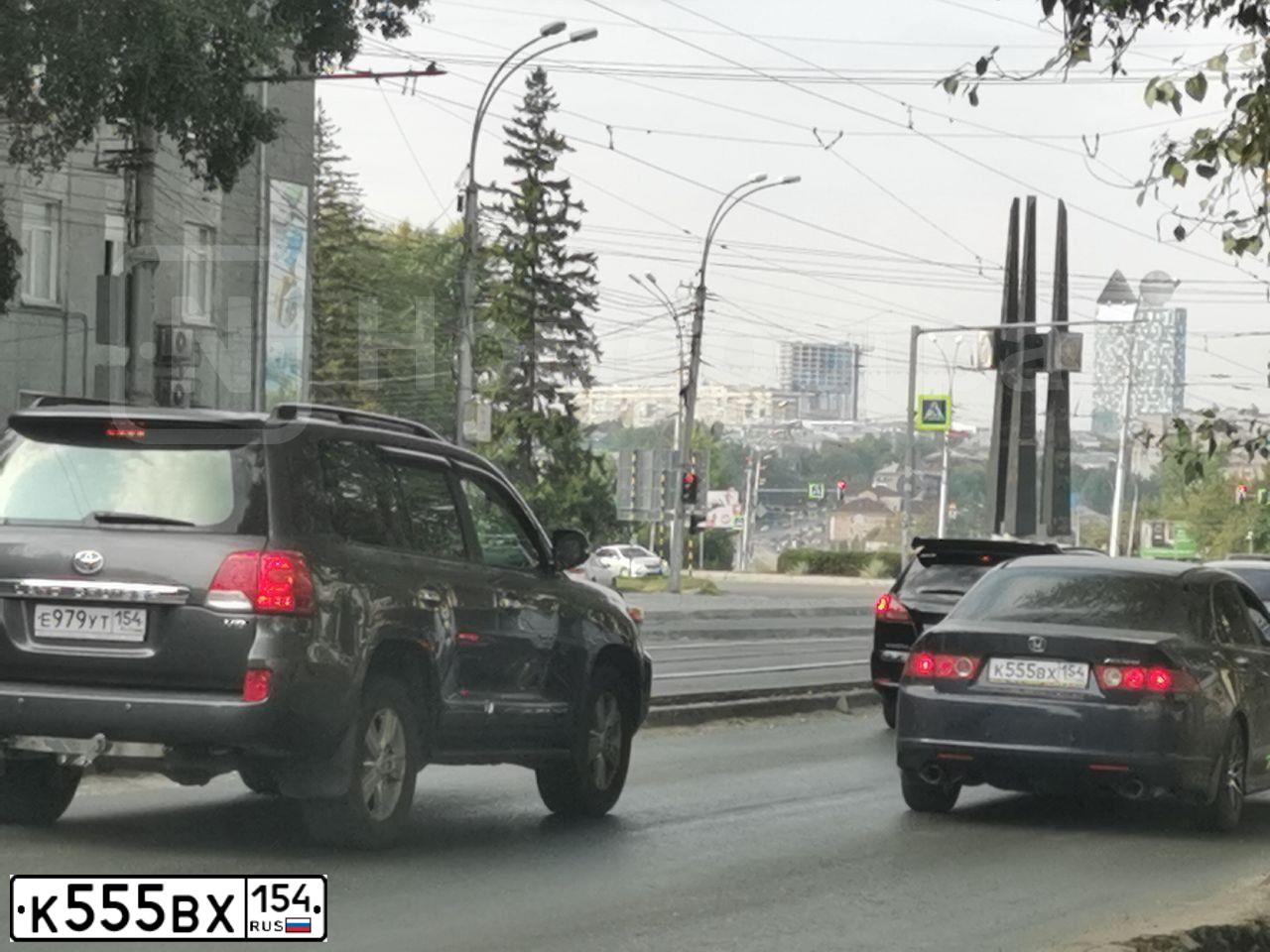 Фото автомобиля NISSAN PRIMERA, 2006 — госномер К289ХВ154. Цвет: ЧЕРНЫЙ