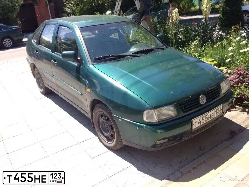 Фото автомобиля VOLKSWAGEN POLO, 1999 — госномер О425ТМ123. Цвет: ЗЕЛЕНЫЙ