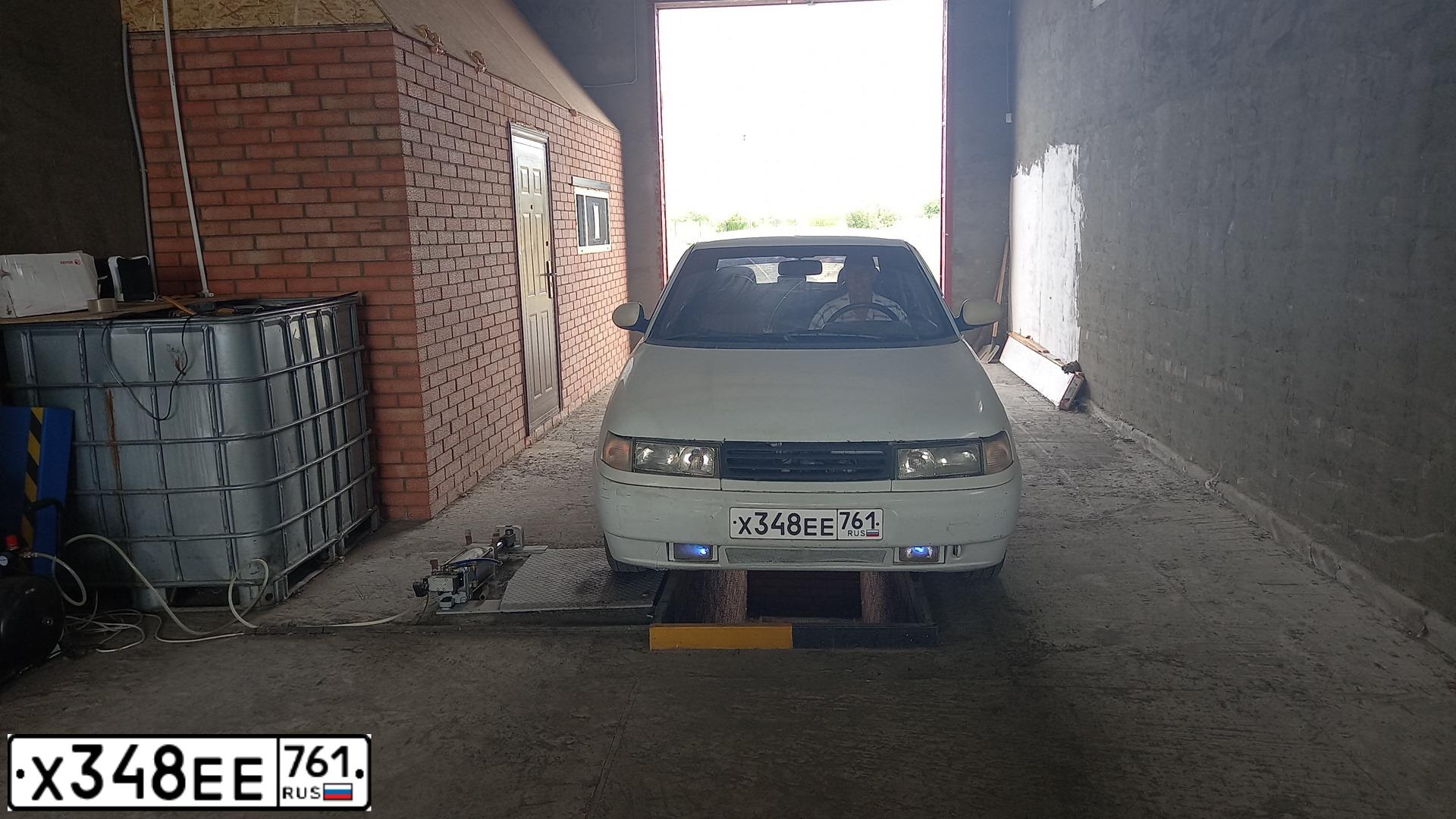 Фото автомобиля LADA 2110, 1999 — госномер С915МЕ161. Цвет: БЕЛЫЙ ЯРКИЙ