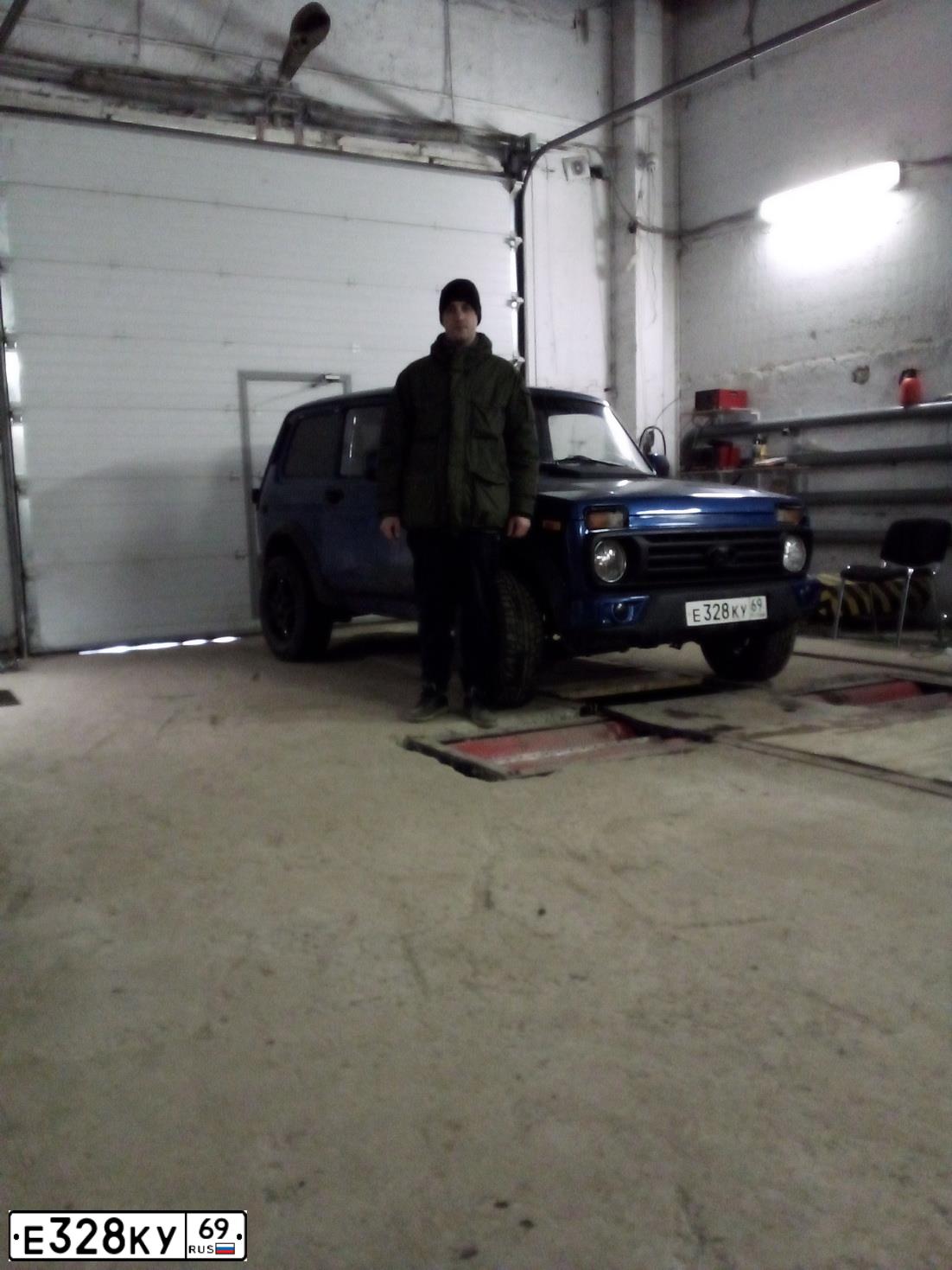 Фото автомобиля LADA 2121 NIVA, 2004 — госномер Х279НМ779. Цвет: сине-зеленый