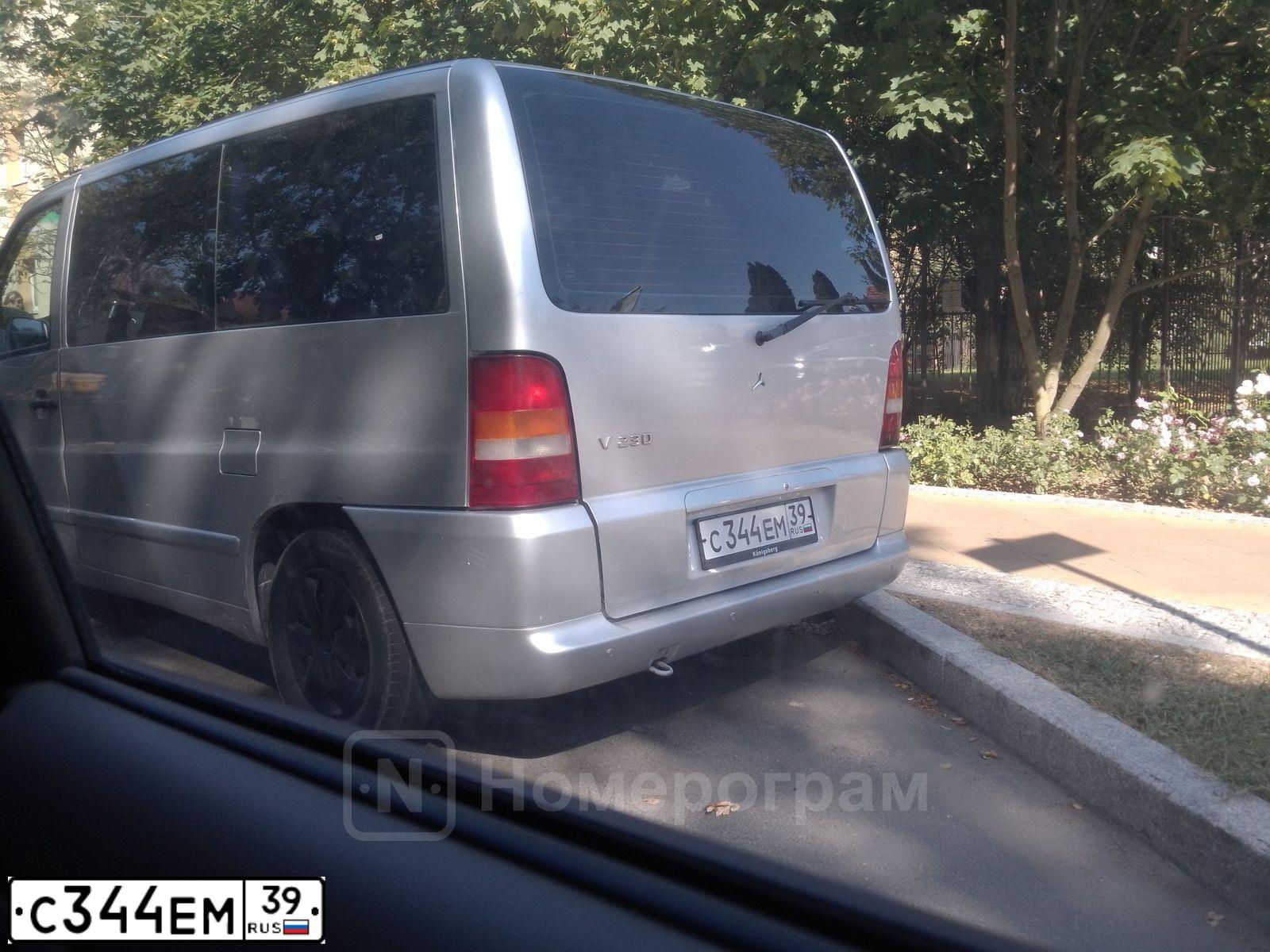Фото автомобиля MERCEDES VITO, 1997 — госномер С344ЕМ39. Цвет: СЕРЕБРИСТЫЙ