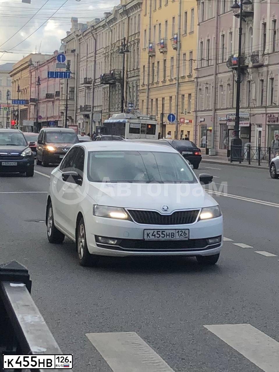 Фото автомобиля SKODA RAPID, 2017 — госномер К455НВ126. Цвет: БЕЛЫЙ