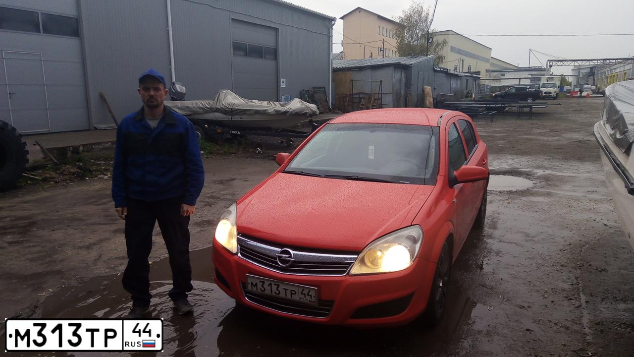 Фото автомобиля OPEL ASTRA, 2007 — госномер О130ТР76. Цвет: Красный