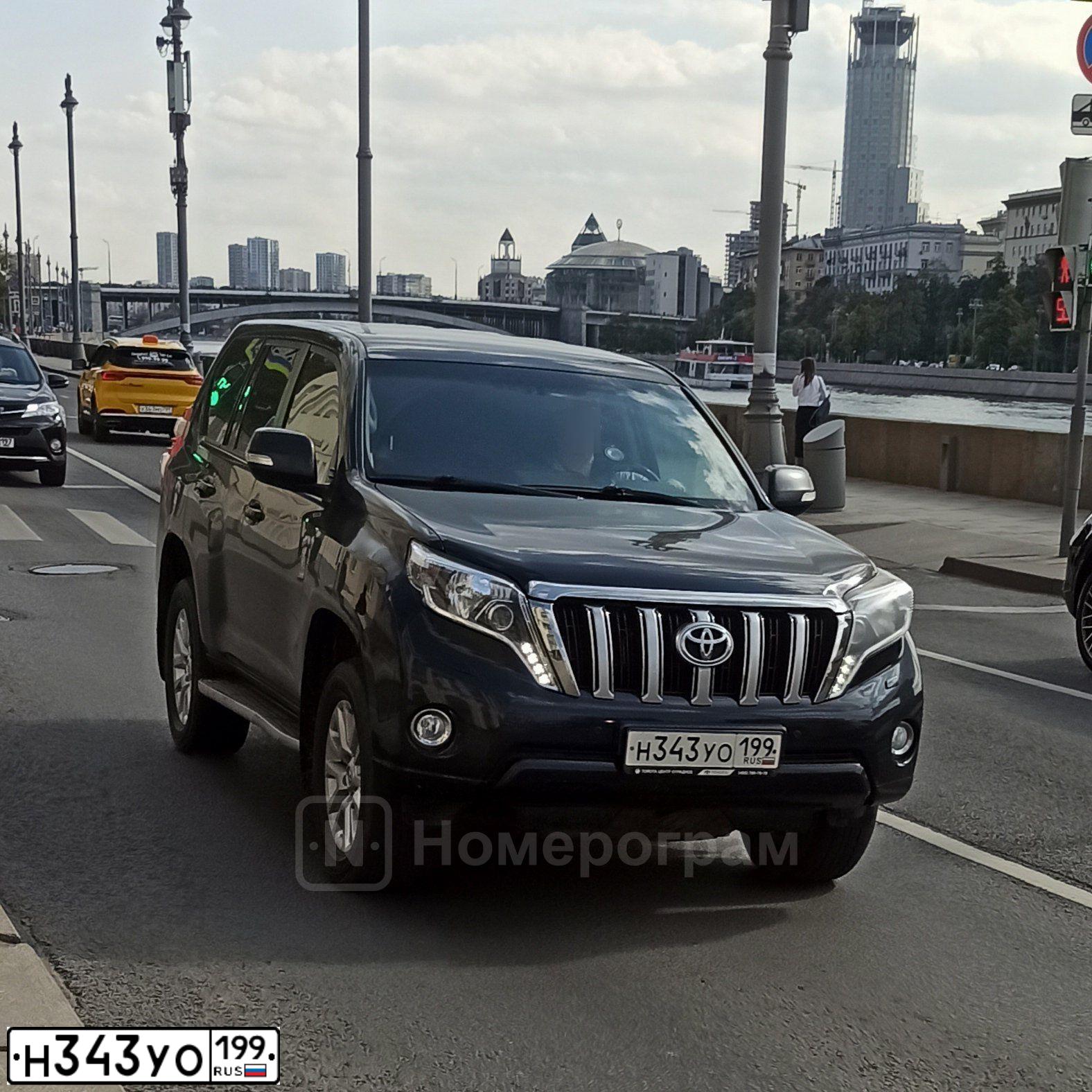 Фото автомобиля MITSUBISHI OUTLANDER, 2008 — госномер Н343УО199. Цвет: БЕЖЕВЫЙ