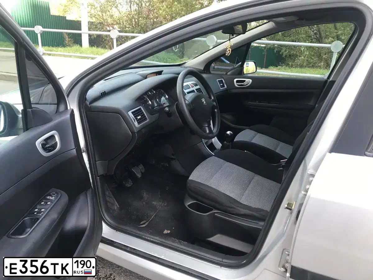 Фото автомобиля PEUGEOT 307, 2006 — госномер К606ВК150. Цвет: Серебристый