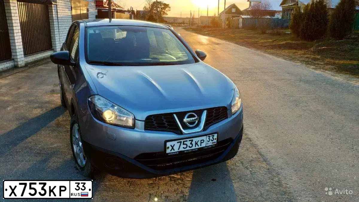 Фото автомобиля NISSAN QASHQAI, 2010 — госномер Х753КР33. Цвет: СЕРЫЙ