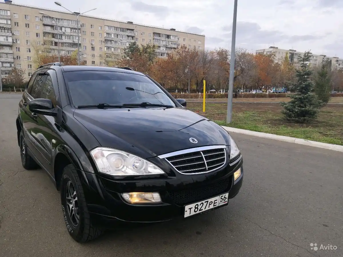 Фото автомобиля SSANGYONG KYRON, 2008 — госномер Е343ОА156. Цвет: ЧЕРНЫЙ